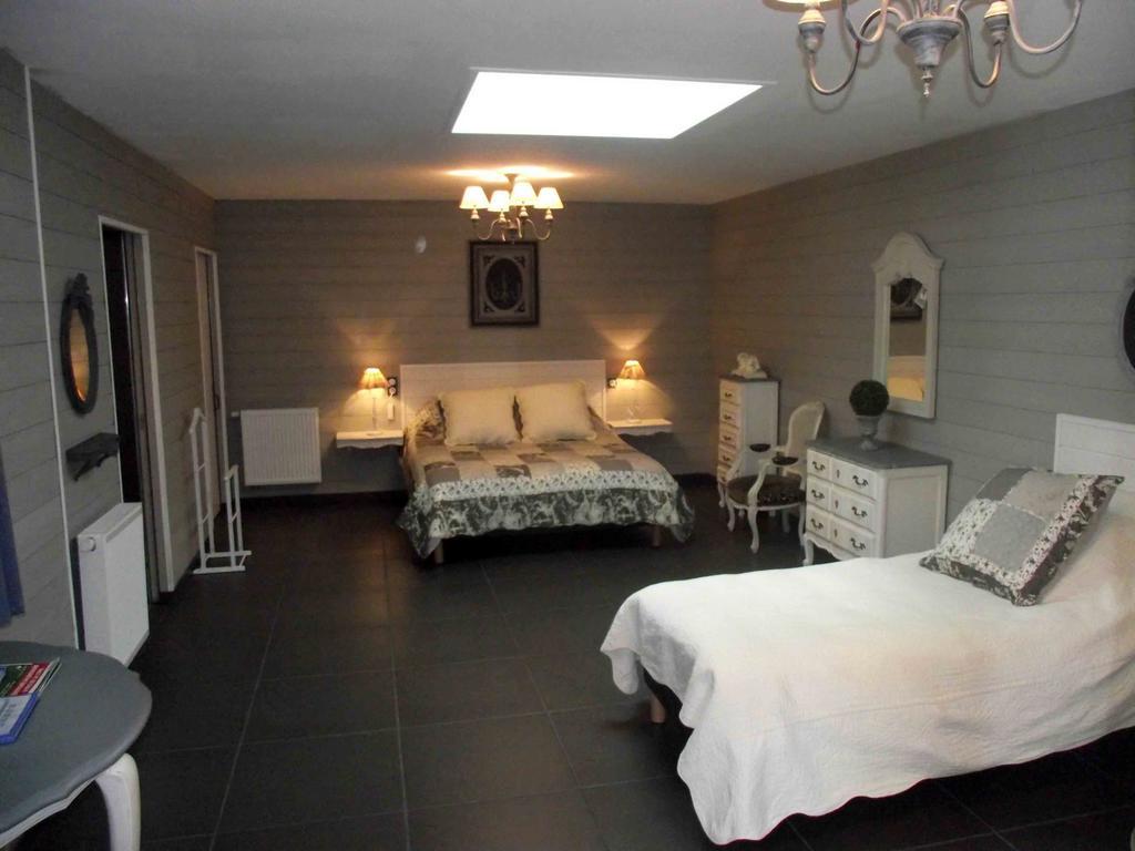Saint-Germain-sur-Moine Les Belles Epoques B&B - Piscine - Terrasses - Brumisateurs - Proche Puy Du Fou الغرفة الصورة